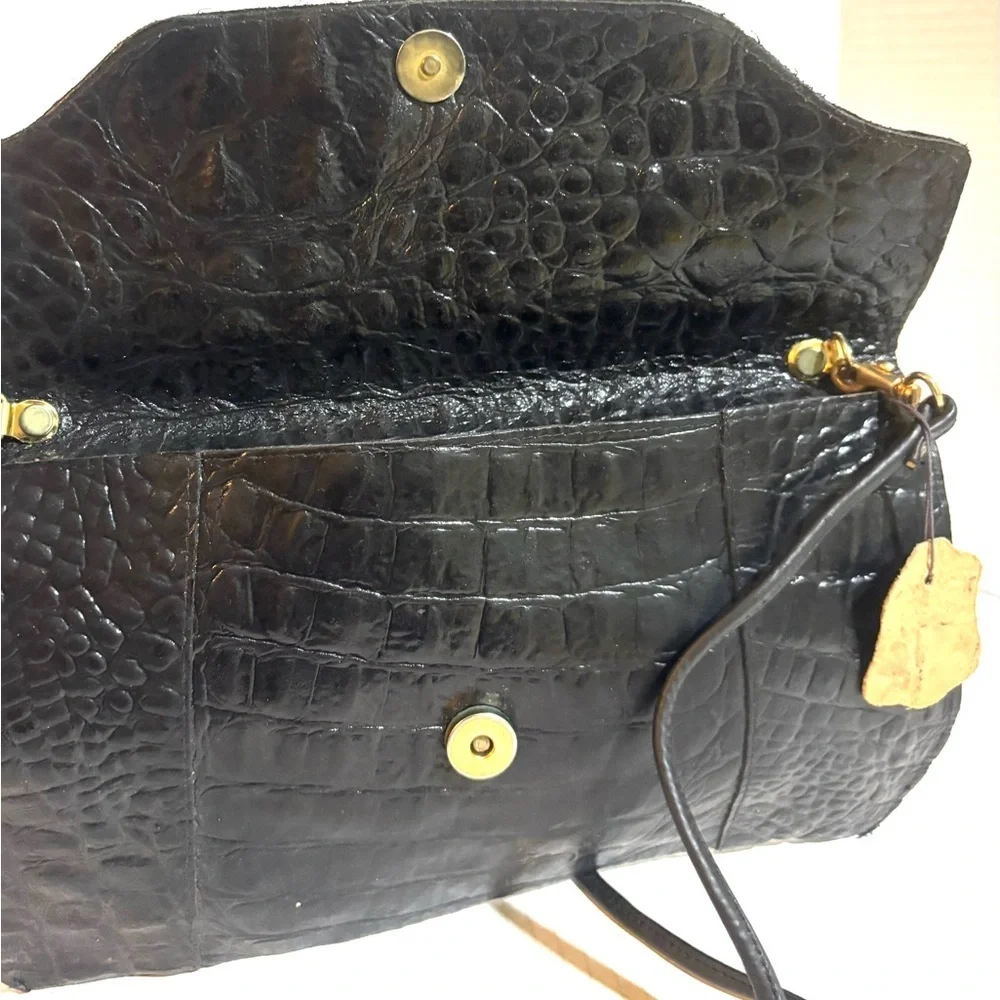 Elegant Black Crocodile-Embossed Women's Bag